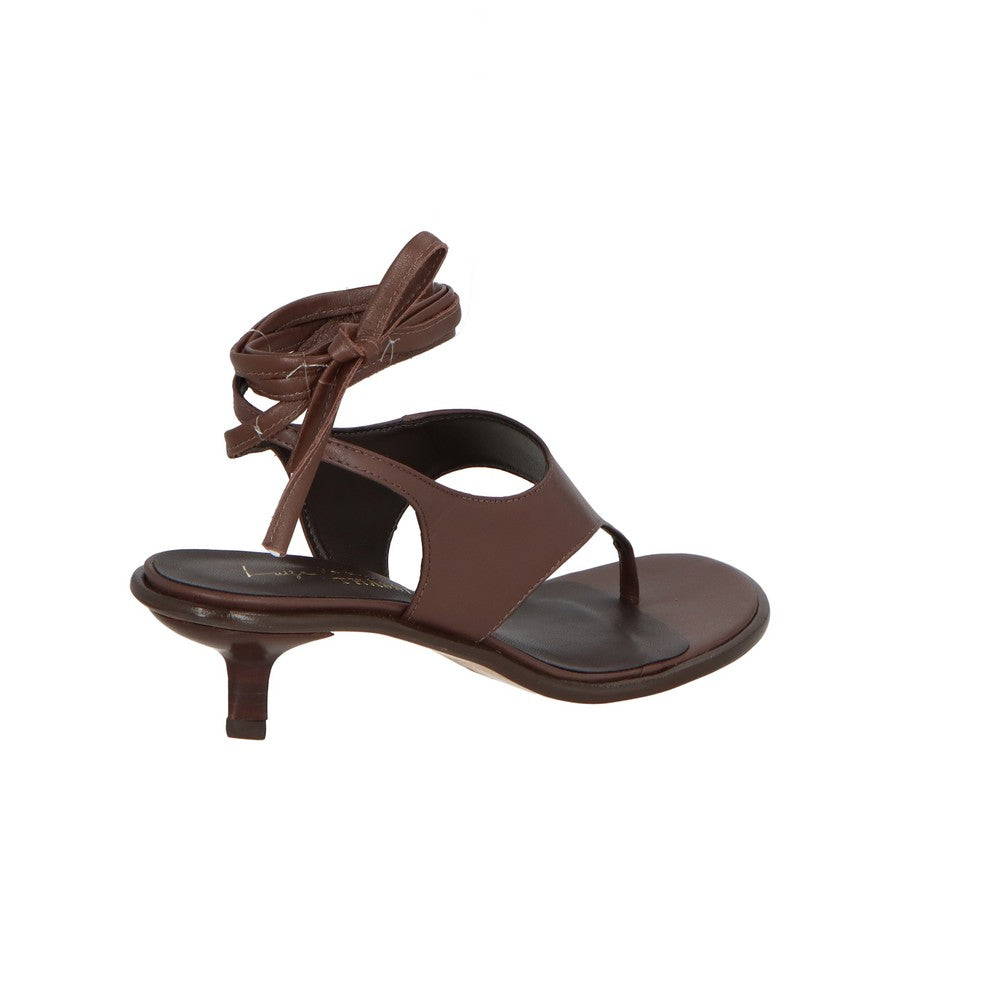 Sandália Thassia Naves Luiza Barcelos 13680043