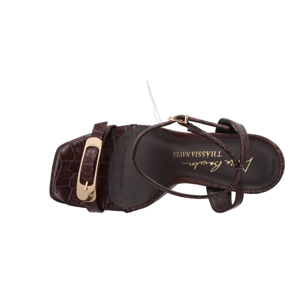 Sandália Thassia Naves Luiza Barcelos 14200007